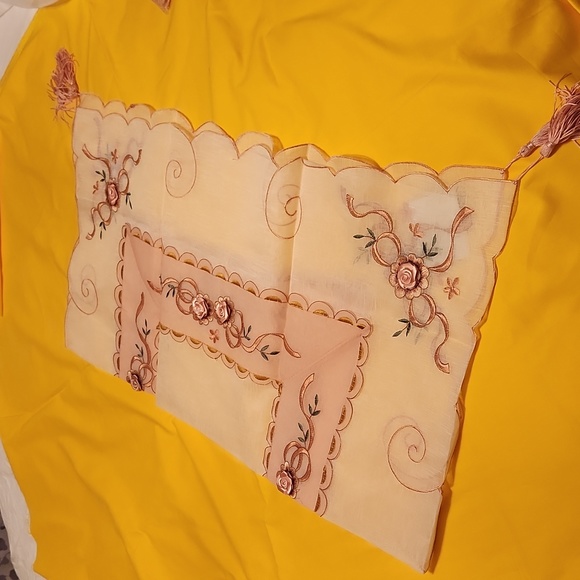 Square Table Linen/Topper - Picture 2 of 6